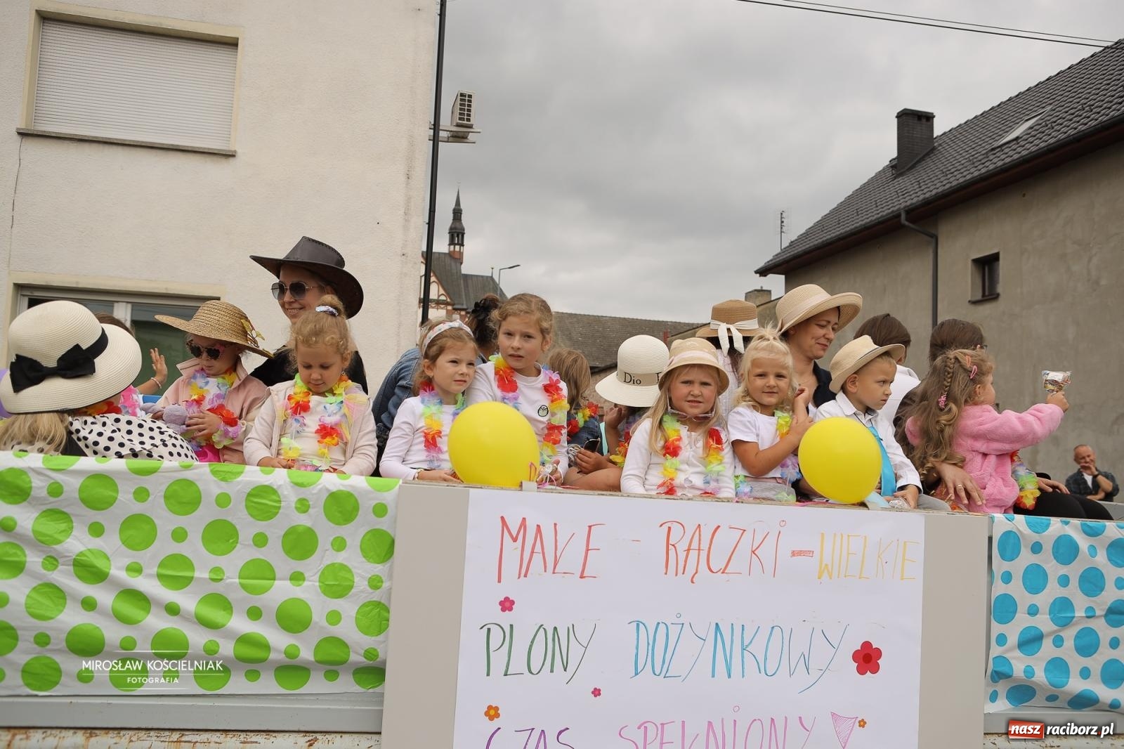 Zdjęcie w galerii na portalu naszraciborz.pl: Dożynki w Raciborzu Sudole: rolnicze święto z humorem i tradycją wiadomości z regionu