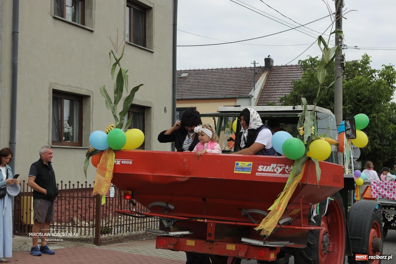 Zdjęcie w galerii na portalu naszraciborz.pl: Dożynki w Raciborzu Sudole: rolnicze święto z humorem i tradycją wiadomości z regionu