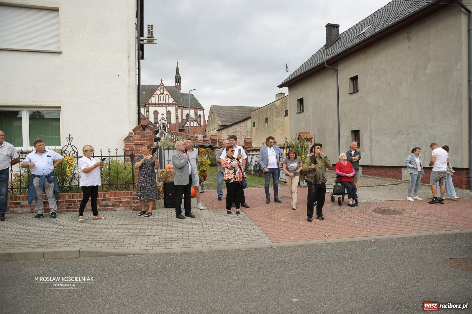 Zdjęcie w galerii na portalu naszraciborz.pl: Dożynki w Raciborzu Sudole: rolnicze święto z humorem i tradycją wiadomości z regionu