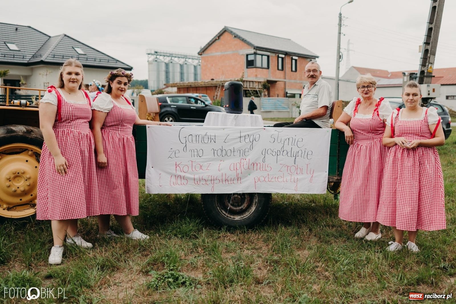 Zdjęcie w galerii na portalu naszraciborz.pl: Dożynki gminy Rudnik w Ponięcicach - korowód i otwarcie świetlicy wiadomości z regionu