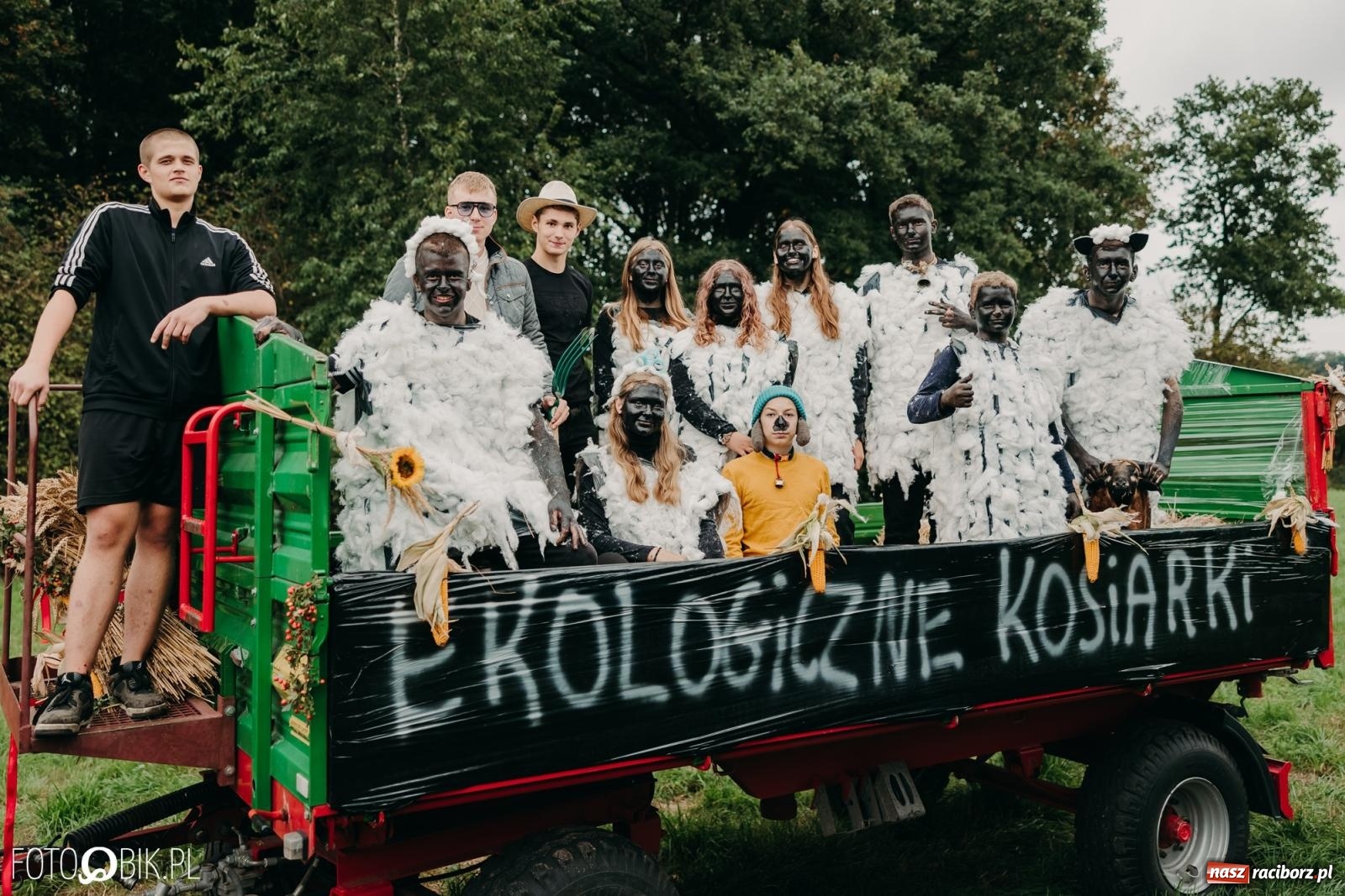 Zdjęcie w galerii na portalu naszraciborz.pl: Dożynki gminy Rudnik w Ponięcicach - korowód i otwarcie świetlicy wiadomości z regionu
