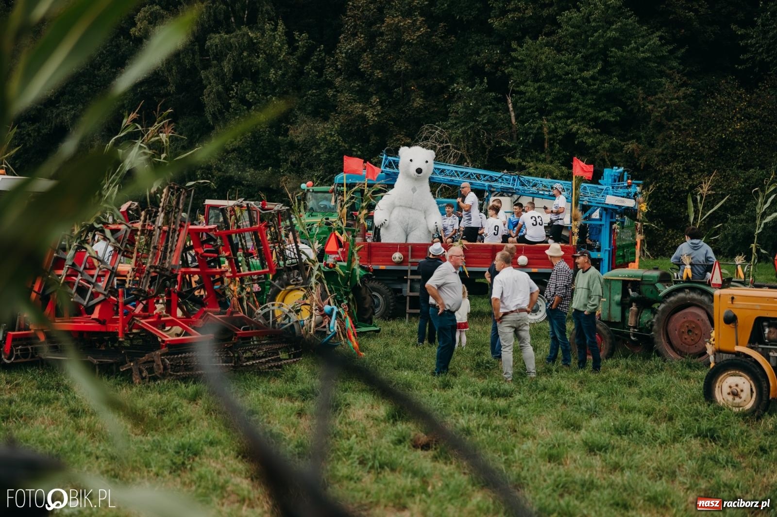 Zdjęcie w galerii na portalu naszraciborz.pl: Dożynki gminy Rudnik w Ponięcicach - korowód i otwarcie świetlicy wiadomości z regionu