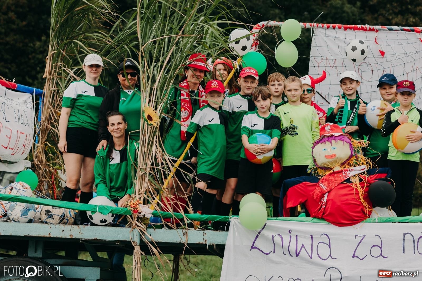 Zdjęcie w galerii na portalu naszraciborz.pl: Dożynki gminy Rudnik w Ponięcicach - korowód i otwarcie świetlicy wiadomości z regionu