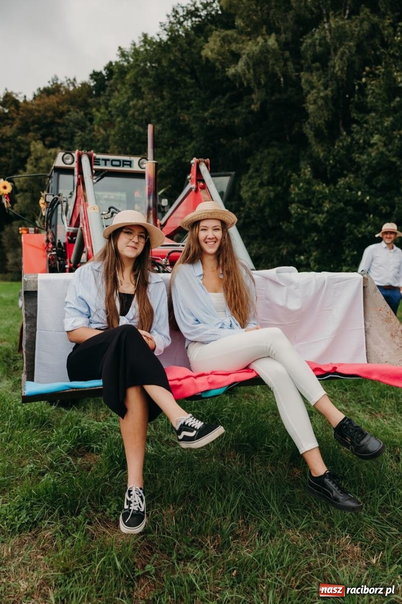 Zdjęcie w galerii na portalu naszraciborz.pl: Dożynki gminy Rudnik w Ponięcicach - korowód i otwarcie świetlicy wiadomości z regionu