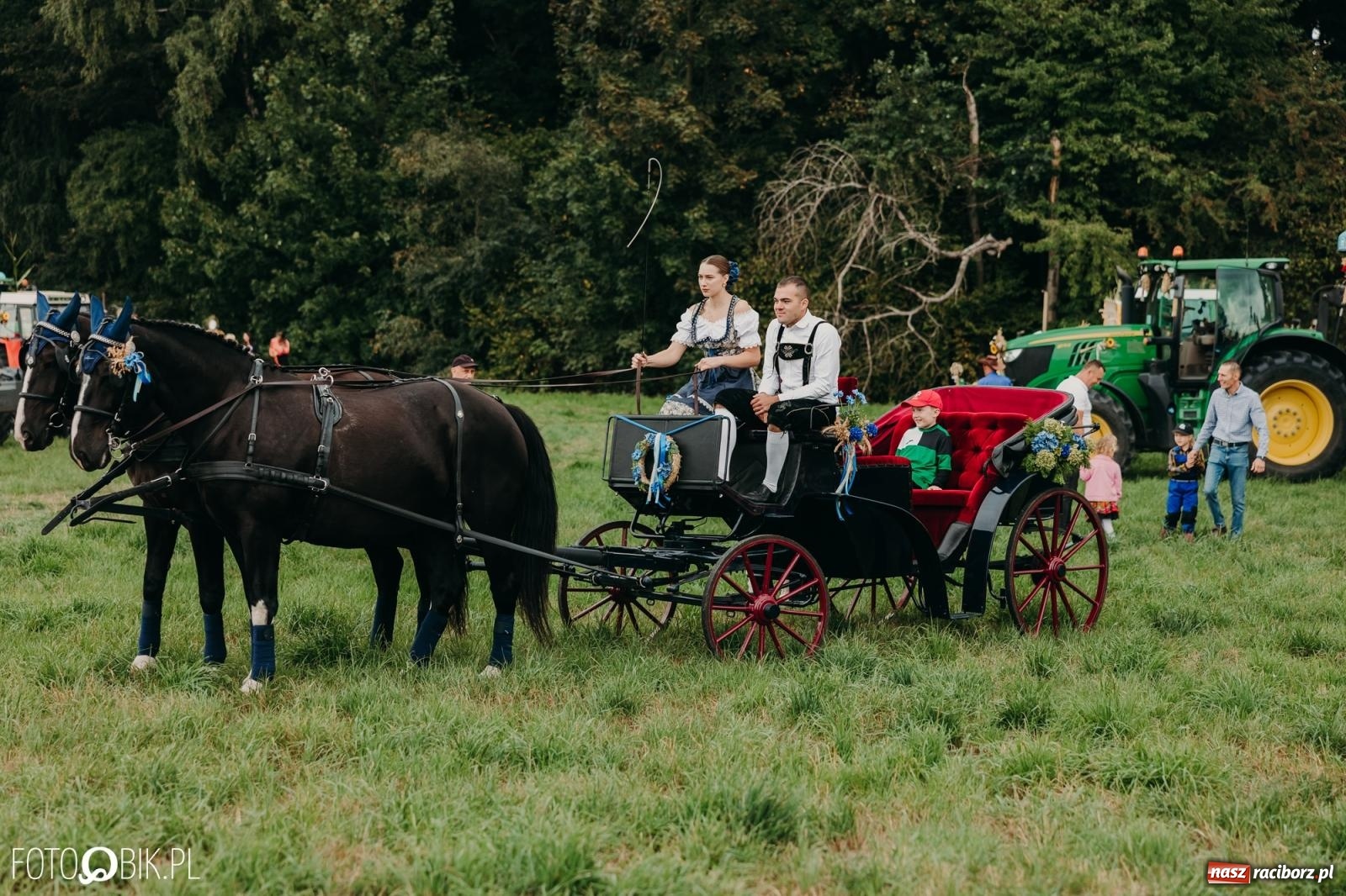 Zdjęcie w galerii na portalu naszraciborz.pl: Dożynki gminy Rudnik w Ponięcicach - korowód i otwarcie świetlicy wiadomości z regionu