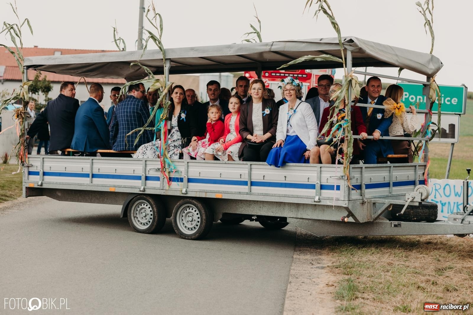 Zdjęcie w galerii na portalu naszraciborz.pl: Dożynki gminy Rudnik w Ponięcicach - korowód i otwarcie świetlicy wiadomości z regionu