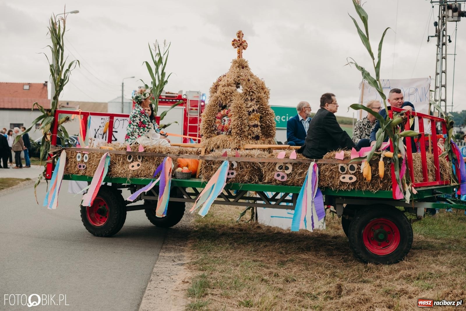 Zdjęcie w galerii na portalu naszraciborz.pl: Dożynki gminy Rudnik w Ponięcicach - korowód i otwarcie świetlicy wiadomości z regionu