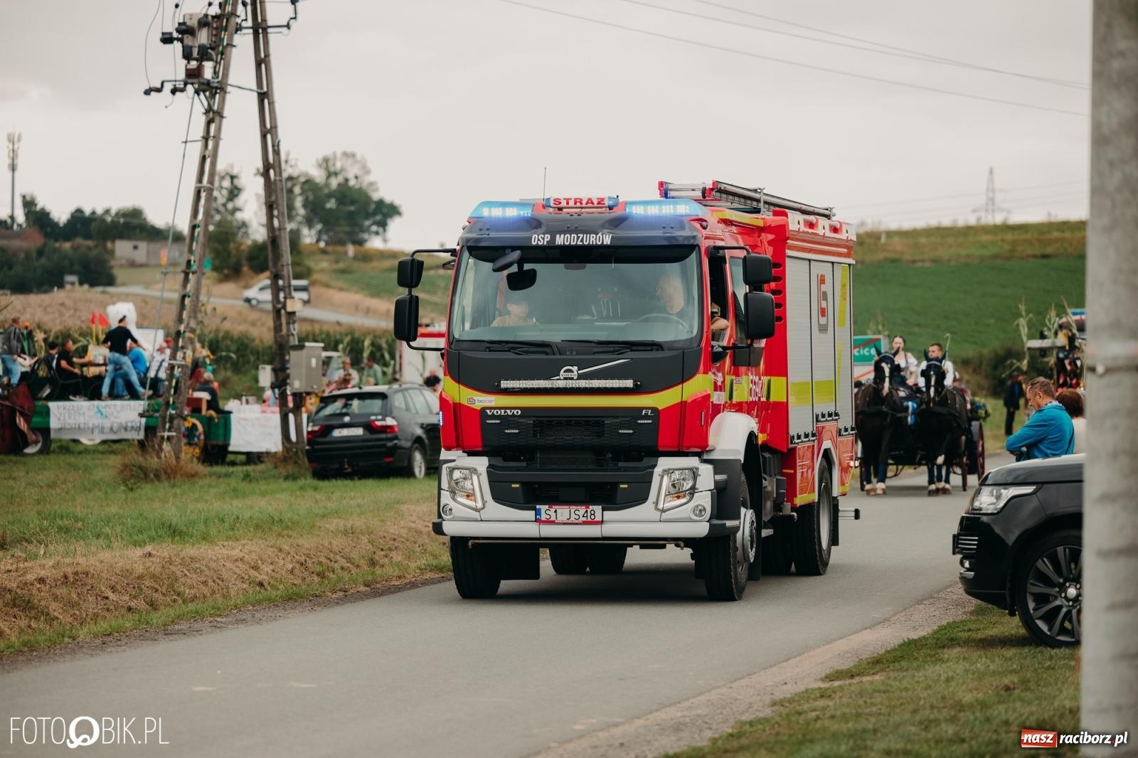 Zdjęcie w galerii na portalu naszraciborz.pl: Dożynki gminy Rudnik w Ponięcicach - korowód i otwarcie świetlicy wiadomości z regionu