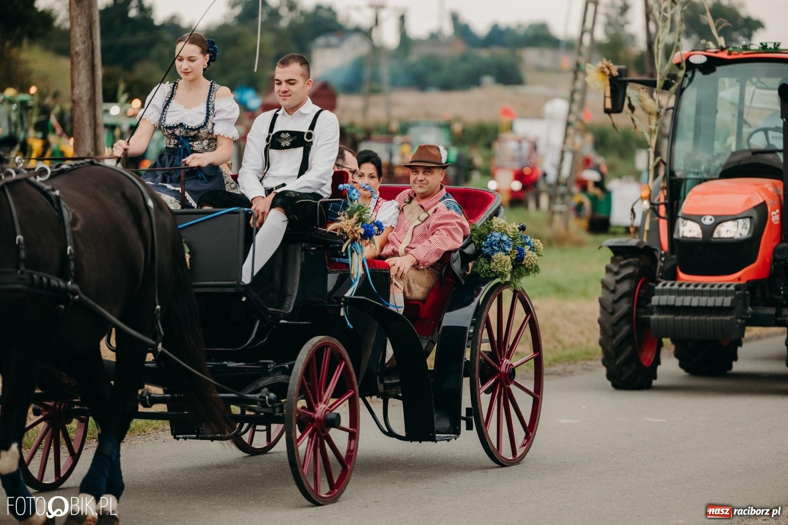 Zdjęcie w galerii na portalu naszraciborz.pl: Dożynki gminy Rudnik w Ponięcicach - korowód i otwarcie świetlicy wiadomości z regionu