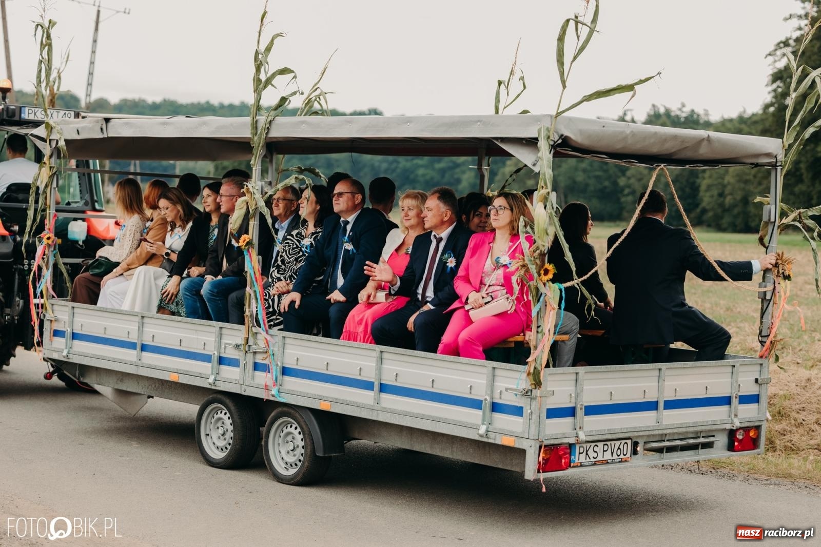 Zdjęcie w galerii na portalu naszraciborz.pl: Dożynki gminy Rudnik w Ponięcicach - korowód i otwarcie świetlicy wiadomości z regionu