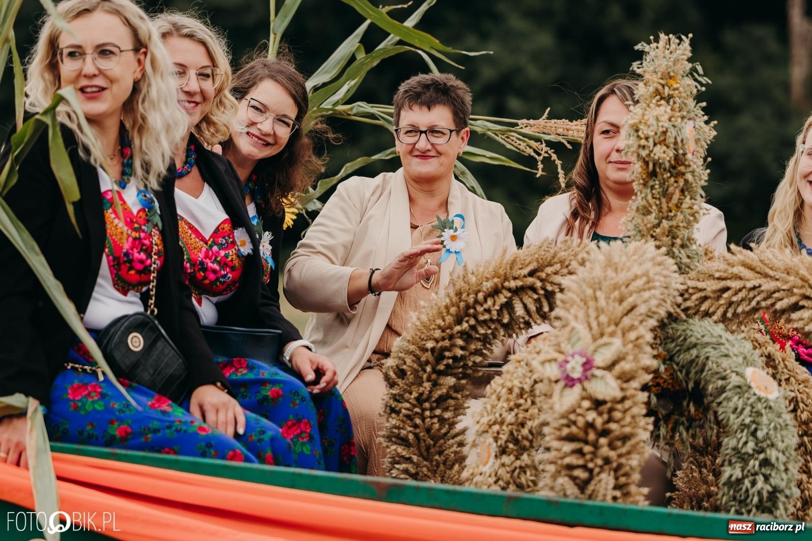 Zdjęcie w galerii na portalu naszraciborz.pl: Dożynki gminy Rudnik w Ponięcicach - korowód i otwarcie świetlicy wiadomości z regionu