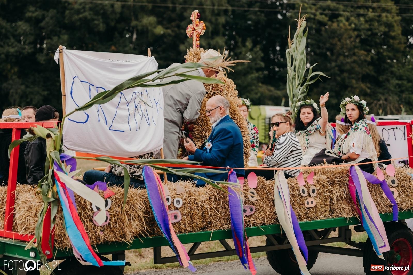 Zdjęcie w galerii na portalu naszraciborz.pl: Dożynki gminy Rudnik w Ponięcicach - korowód i otwarcie świetlicy wiadomości z regionu