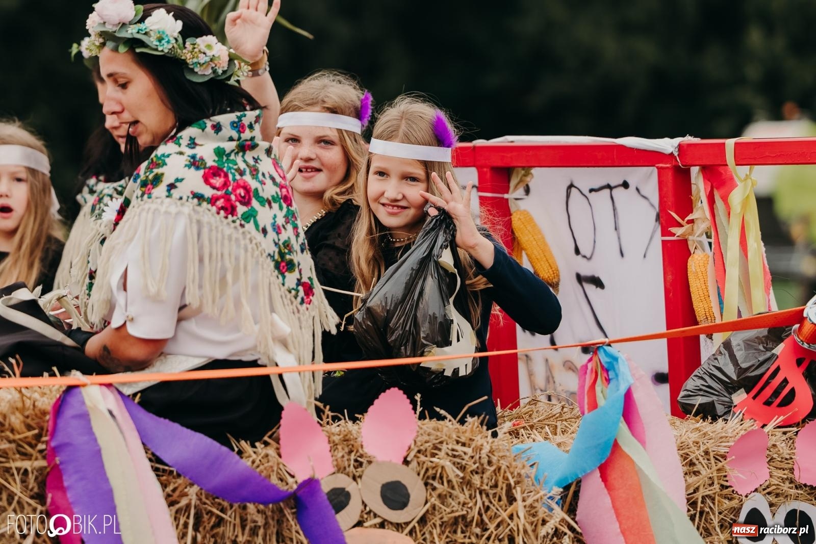 Zdjęcie w galerii na portalu naszraciborz.pl: Dożynki gminy Rudnik w Ponięcicach - korowód i otwarcie świetlicy wiadomości z regionu