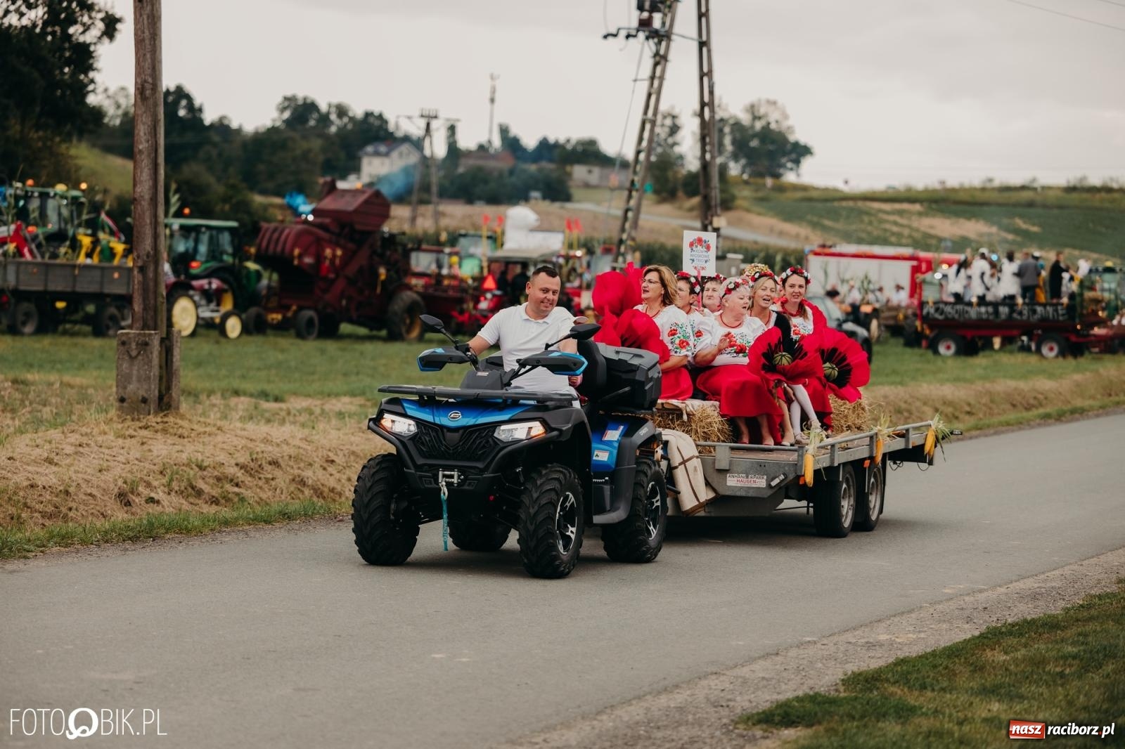 Zdjęcie w galerii na portalu naszraciborz.pl: Dożynki gminy Rudnik w Ponięcicach - korowód i otwarcie świetlicy wiadomości z regionu
