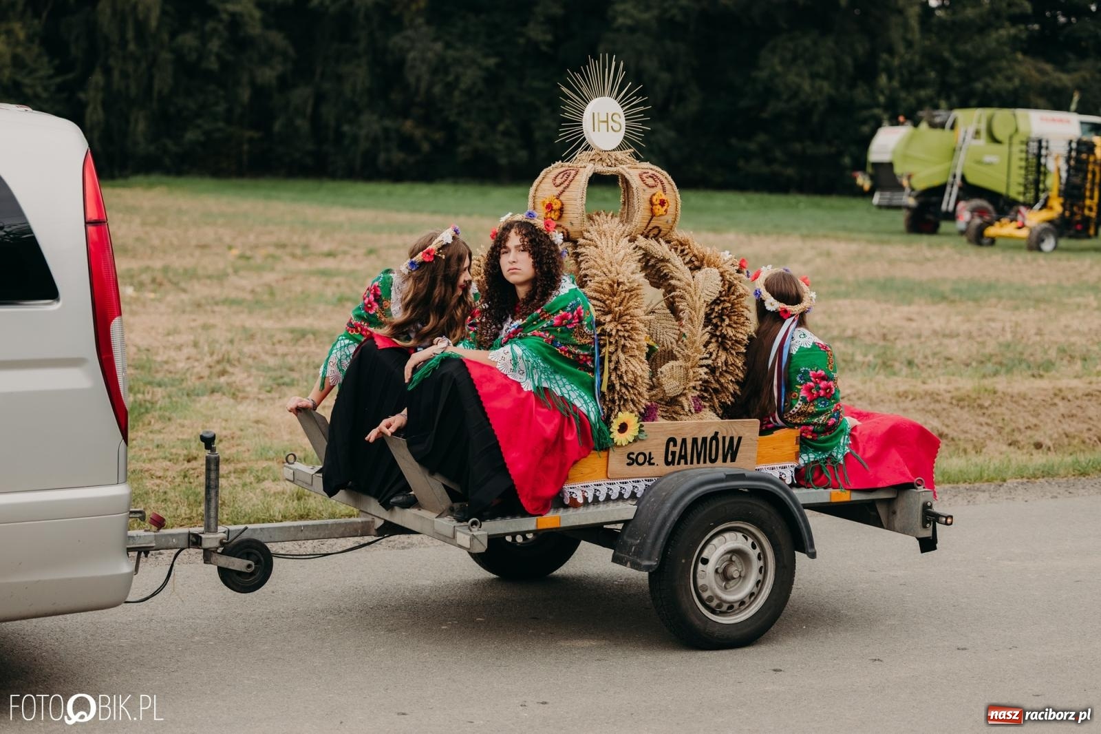 Zdjęcie w galerii na portalu naszraciborz.pl: Dożynki gminy Rudnik w Ponięcicach - korowód i otwarcie świetlicy wiadomości z regionu