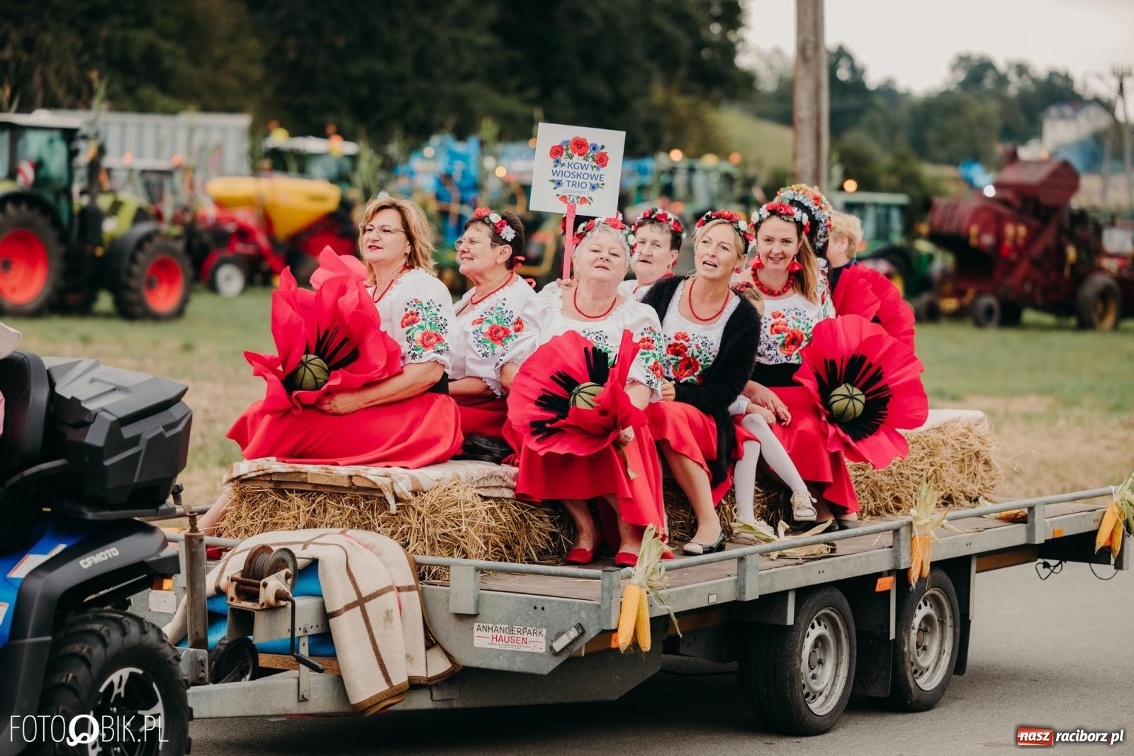 Zdjęcie w galerii na portalu naszraciborz.pl: Dożynki gminy Rudnik w Ponięcicach - korowód i otwarcie świetlicy wiadomości z regionu