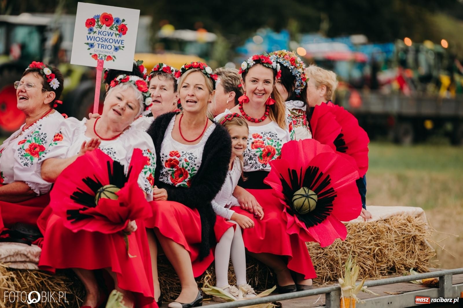 Zdjęcie w galerii na portalu naszraciborz.pl: Dożynki gminy Rudnik w Ponięcicach - korowód i otwarcie świetlicy wiadomości z regionu