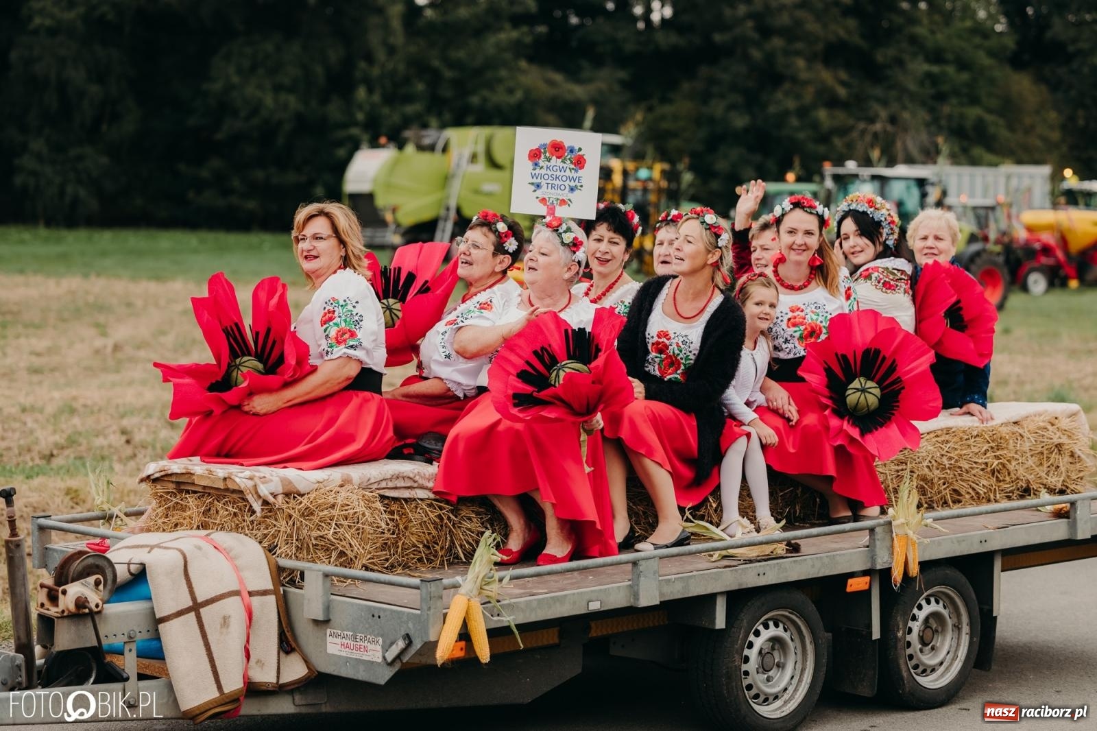 Zdjęcie w galerii na portalu naszraciborz.pl: Dożynki gminy Rudnik w Ponięcicach - korowód i otwarcie świetlicy wiadomości z regionu