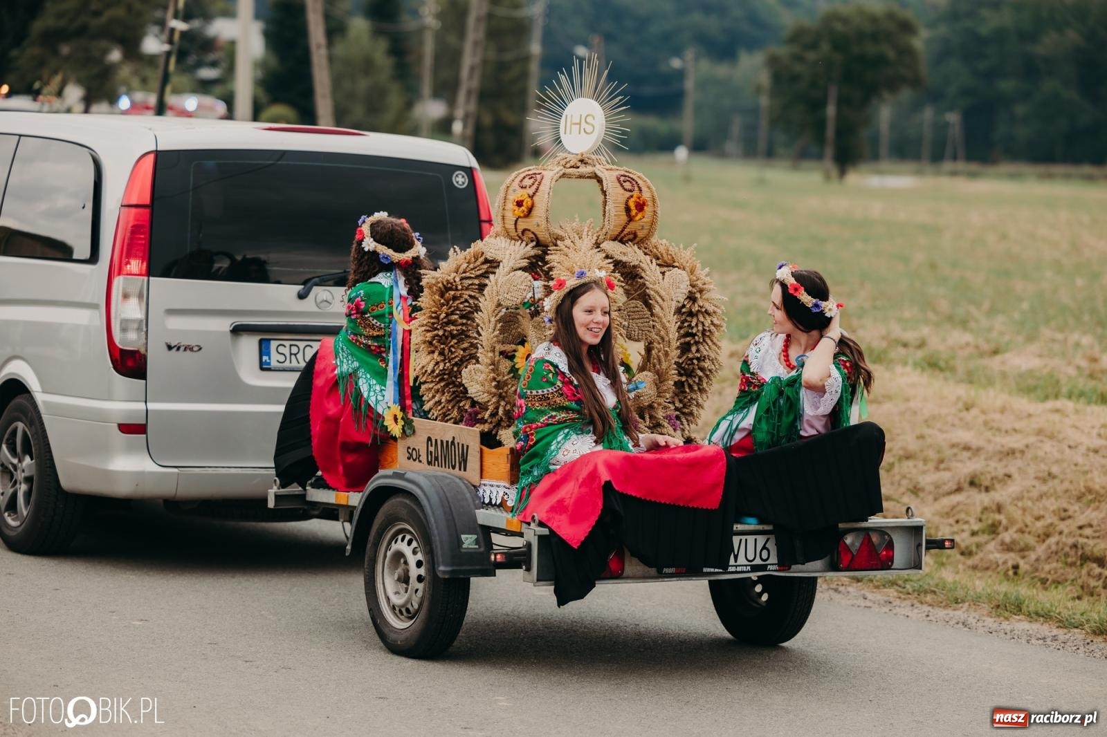 Zdjęcie w galerii na portalu naszraciborz.pl: Dożynki gminy Rudnik w Ponięcicach - korowód i otwarcie świetlicy wiadomości z regionu
