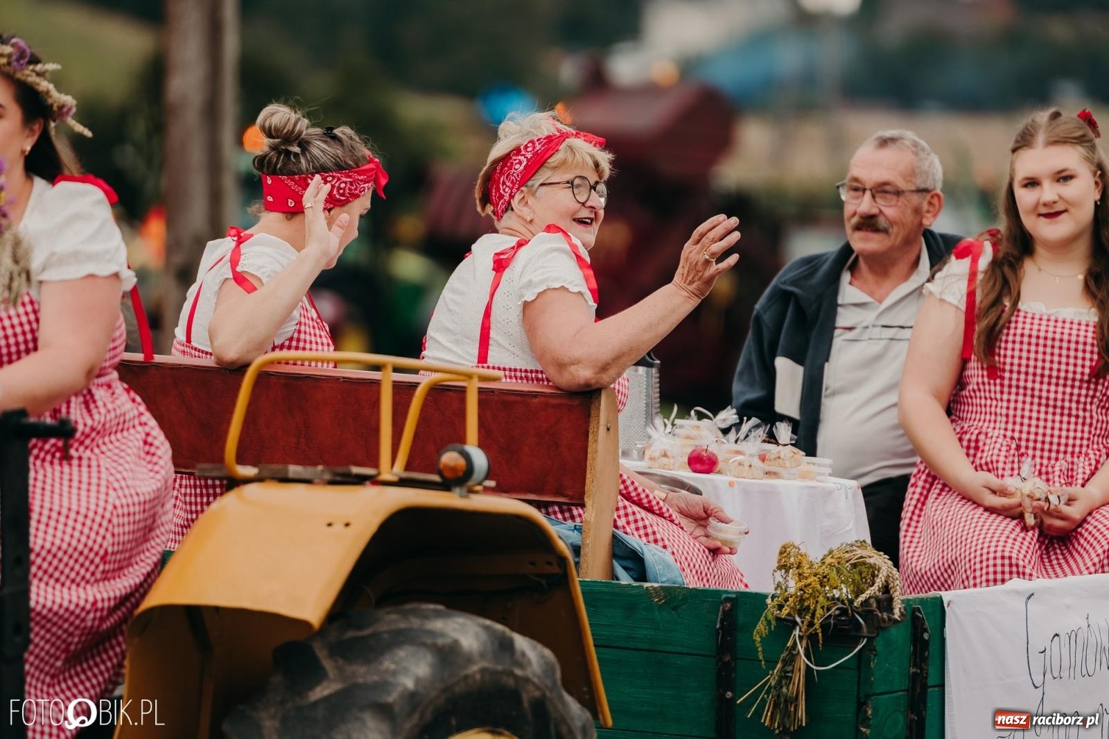 Zdjęcie w galerii na portalu naszraciborz.pl: Dożynki gminy Rudnik w Ponięcicach - korowód i otwarcie świetlicy wiadomości z regionu