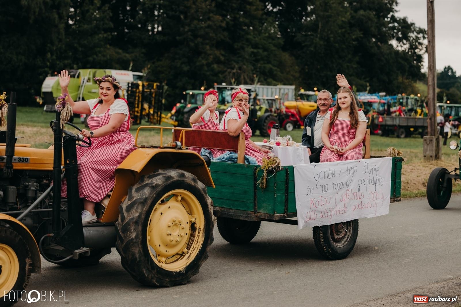 Zdjęcie w galerii na portalu naszraciborz.pl: Dożynki gminy Rudnik w Ponięcicach - korowód i otwarcie świetlicy wiadomości z regionu