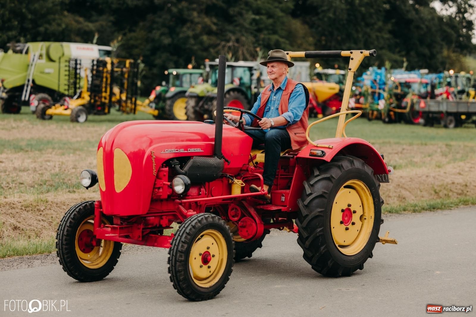 Zdjęcie w galerii na portalu naszraciborz.pl: Dożynki gminy Rudnik w Ponięcicach - korowód i otwarcie świetlicy wiadomości z regionu