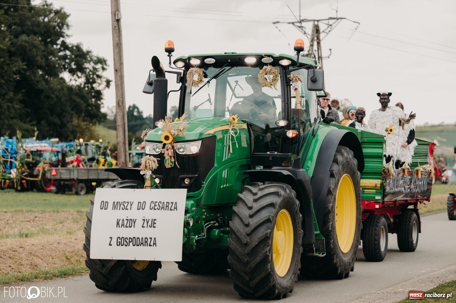 Zdjęcie w galerii na portalu naszraciborz.pl: Dożynki gminy Rudnik w Ponięcicach - korowód i otwarcie świetlicy wiadomości z regionu