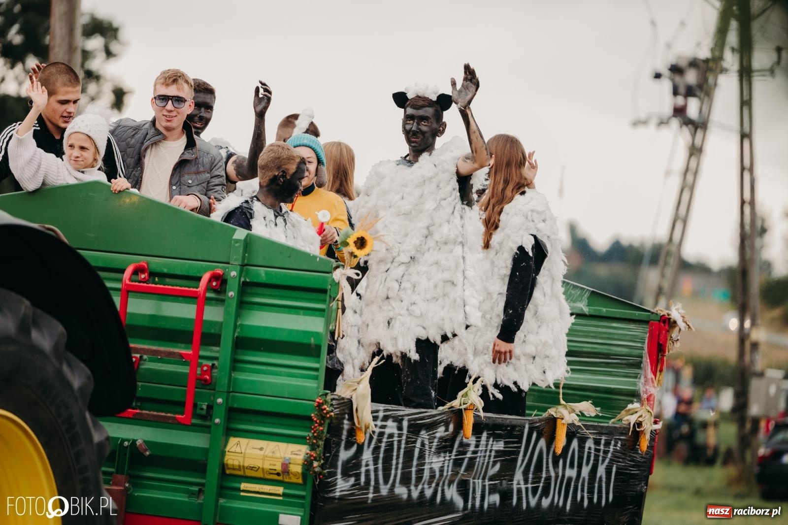 Zdjęcie w galerii na portalu naszraciborz.pl: Dożynki gminy Rudnik w Ponięcicach - korowód i otwarcie świetlicy wiadomości z regionu