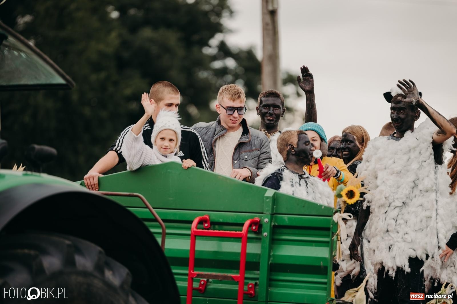 Zdjęcie w galerii na portalu naszraciborz.pl: Dożynki gminy Rudnik w Ponięcicach - korowód i otwarcie świetlicy wiadomości z regionu