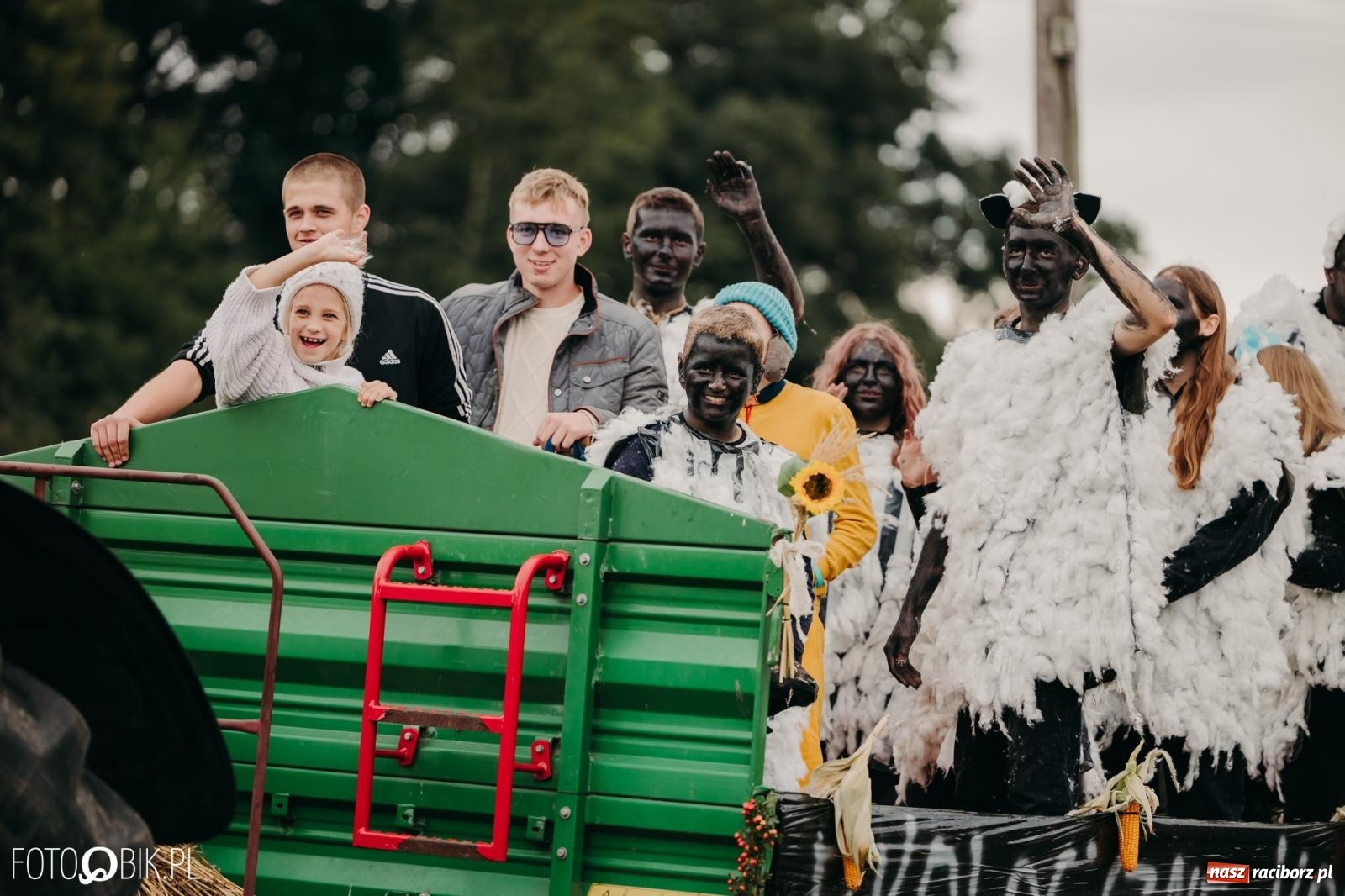 Zdjęcie w galerii na portalu naszraciborz.pl: Dożynki gminy Rudnik w Ponięcicach - korowód i otwarcie świetlicy wiadomości z regionu