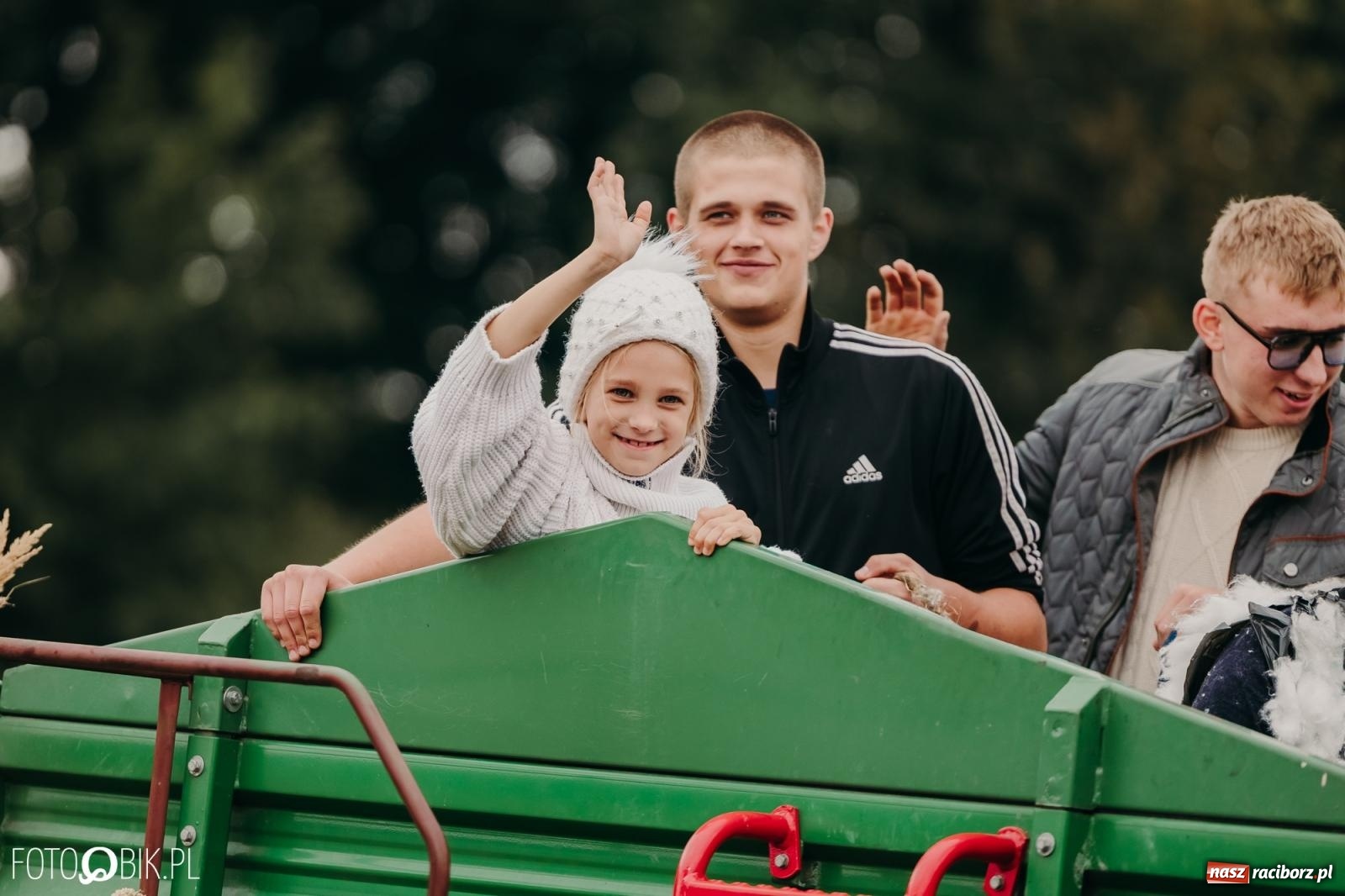 Zdjęcie w galerii na portalu naszraciborz.pl: Dożynki gminy Rudnik w Ponięcicach - korowód i otwarcie świetlicy wiadomości z regionu
