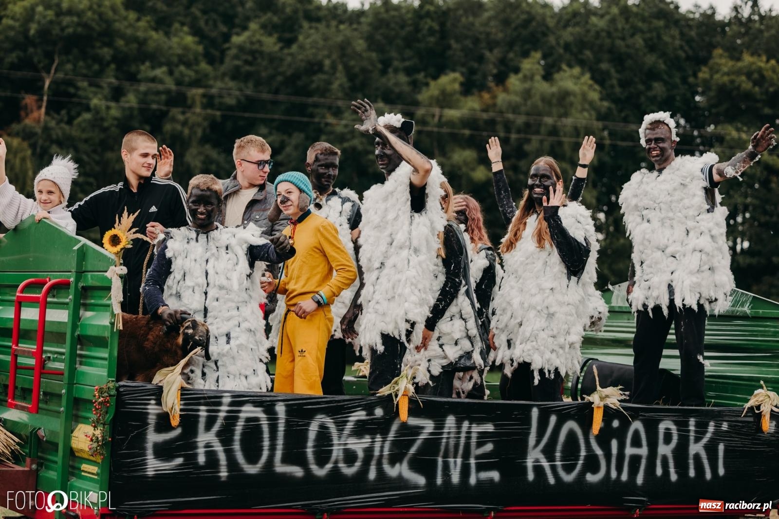 Zdjęcie w galerii na portalu naszraciborz.pl: Dożynki gminy Rudnik w Ponięcicach - korowód i otwarcie świetlicy wiadomości z regionu