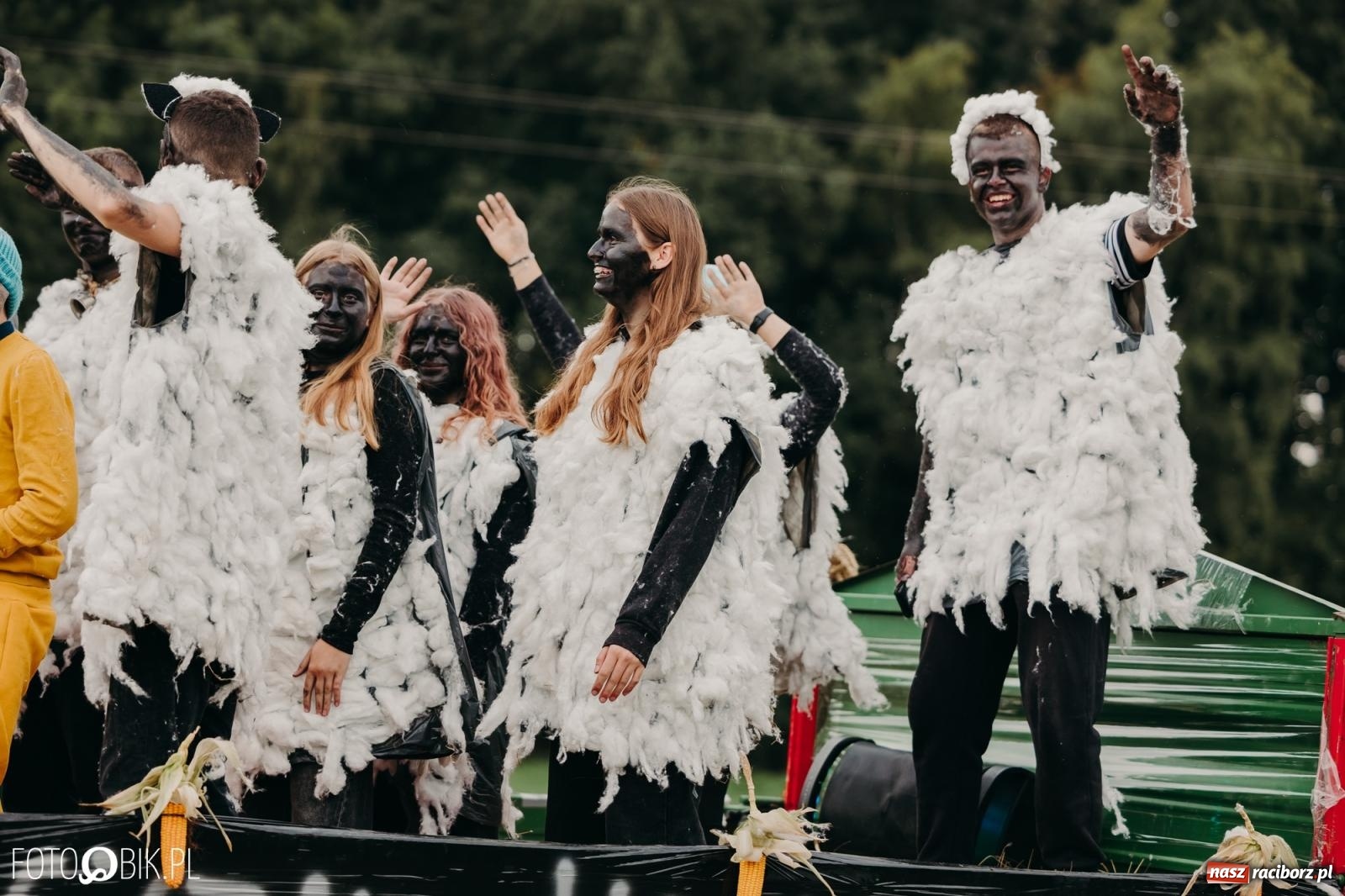 Zdjęcie w galerii na portalu naszraciborz.pl: Dożynki gminy Rudnik w Ponięcicach - korowód i otwarcie świetlicy wiadomości z regionu