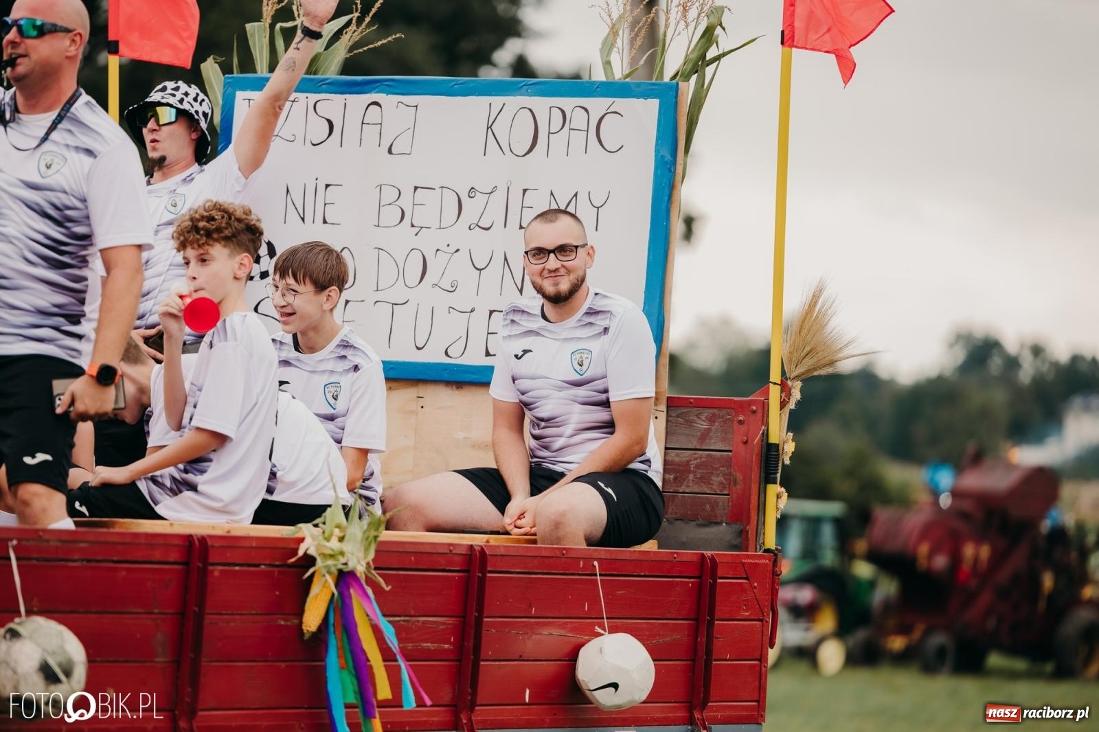 Zdjęcie w galerii na portalu naszraciborz.pl: Dożynki gminy Rudnik w Ponięcicach - korowód i otwarcie świetlicy wiadomości z regionu