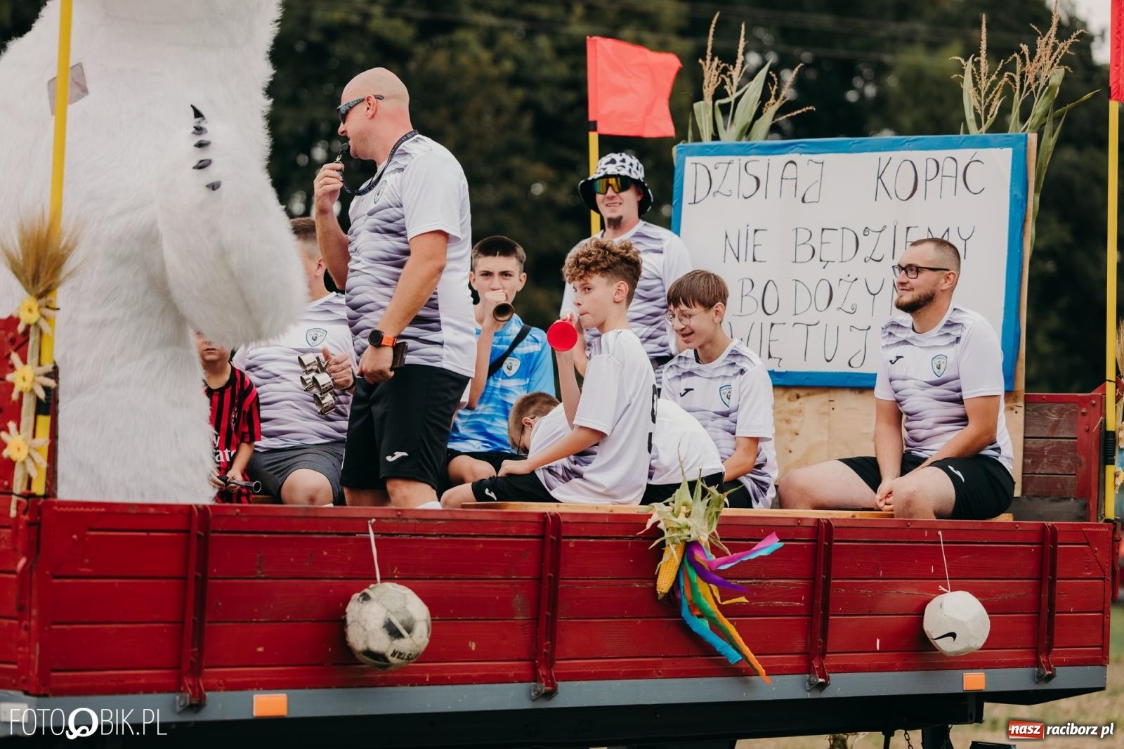 Zdjęcie w galerii na portalu naszraciborz.pl: Dożynki gminy Rudnik w Ponięcicach - korowód i otwarcie świetlicy wiadomości z regionu