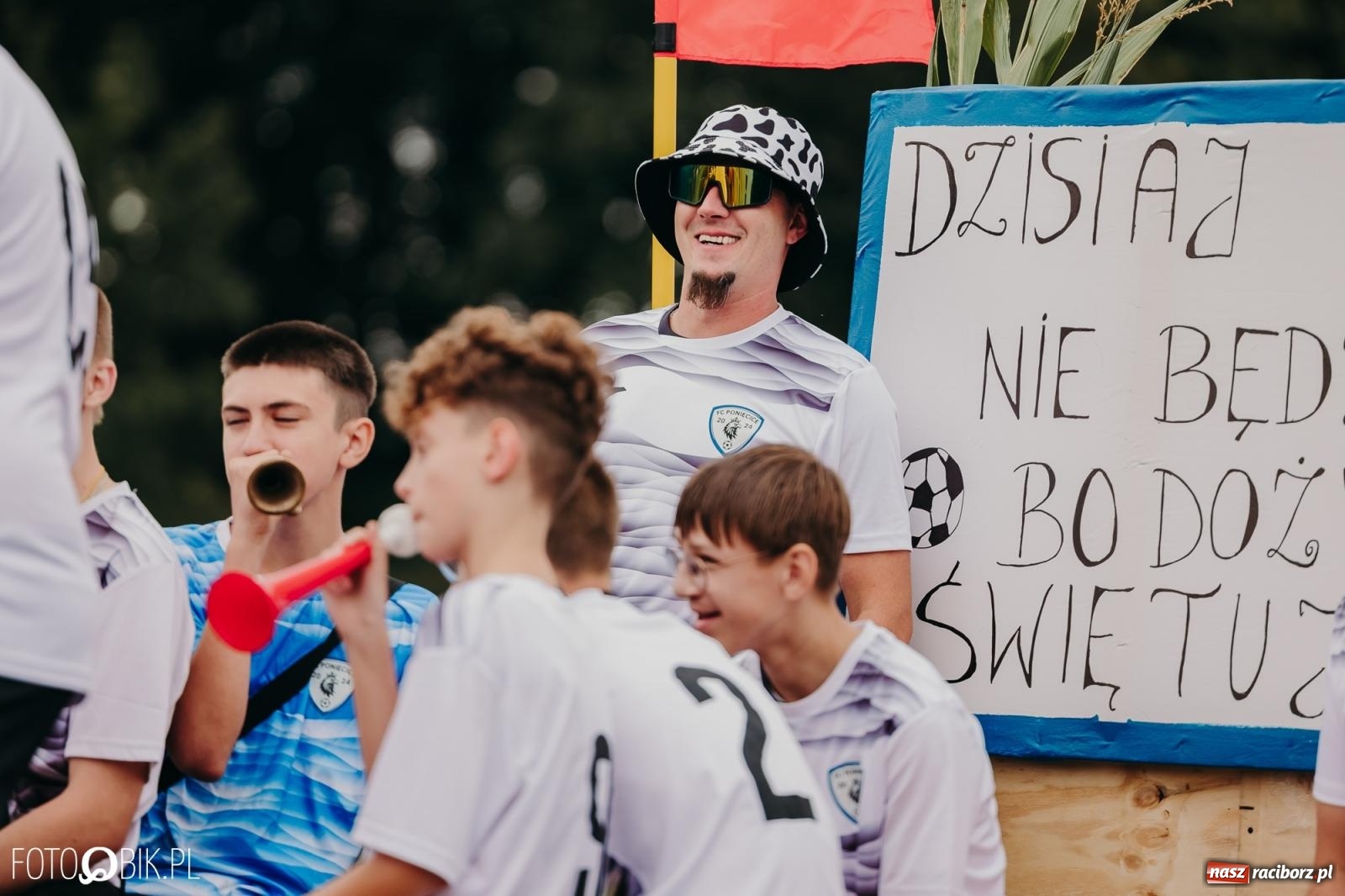 Zdjęcie w galerii na portalu naszraciborz.pl: Dożynki gminy Rudnik w Ponięcicach - korowód i otwarcie świetlicy wiadomości z regionu