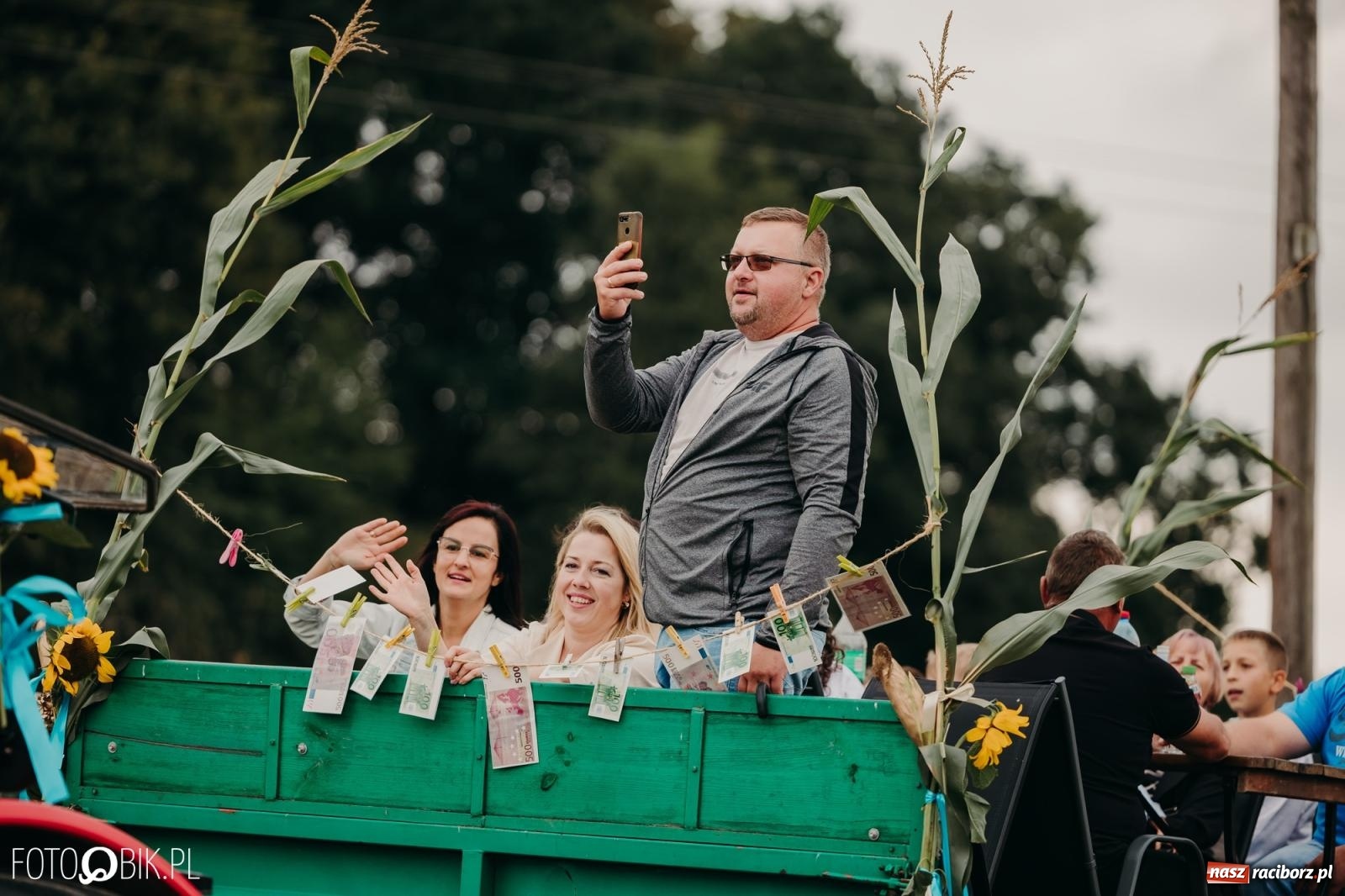 Zdjęcie w galerii na portalu naszraciborz.pl: Dożynki gminy Rudnik w Ponięcicach - korowód i otwarcie świetlicy wiadomości z regionu