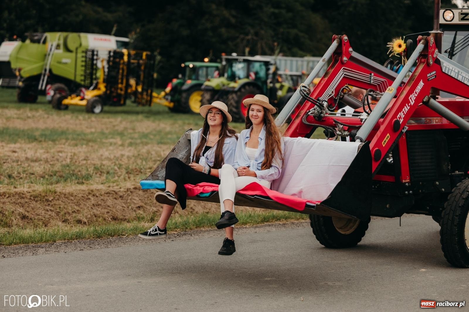 Zdjęcie w galerii na portalu naszraciborz.pl: Dożynki gminy Rudnik w Ponięcicach - korowód i otwarcie świetlicy wiadomości z regionu