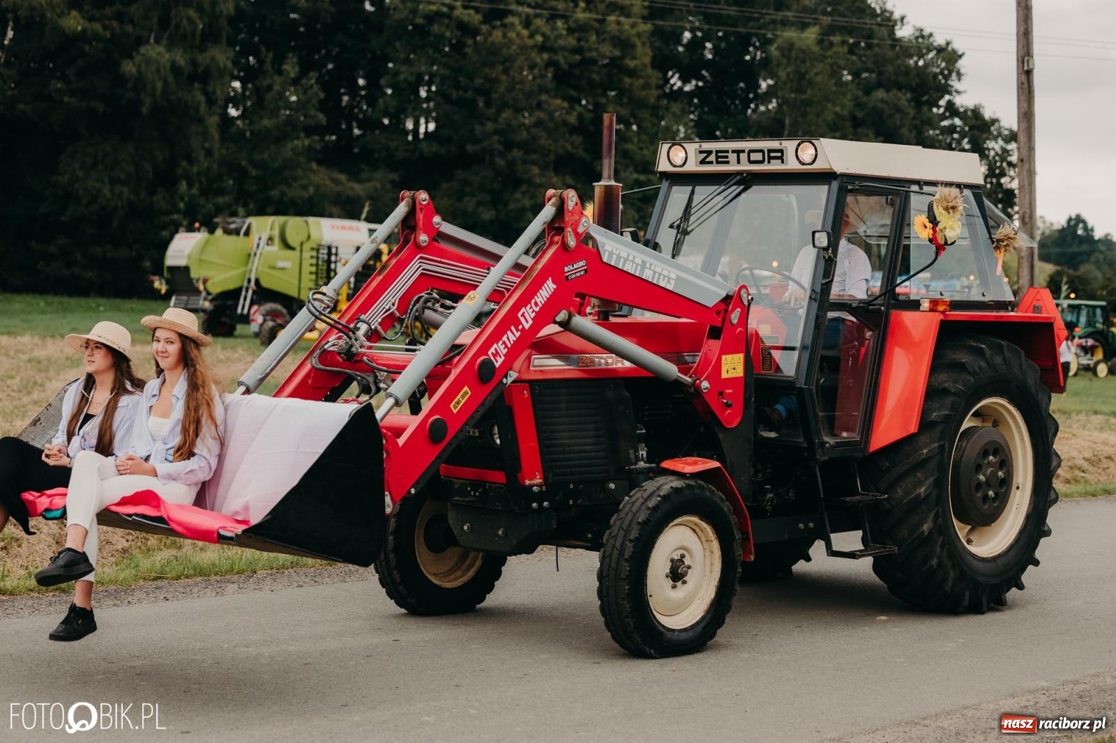 Zdjęcie w galerii na portalu naszraciborz.pl: Dożynki gminy Rudnik w Ponięcicach - korowód i otwarcie świetlicy wiadomości z regionu