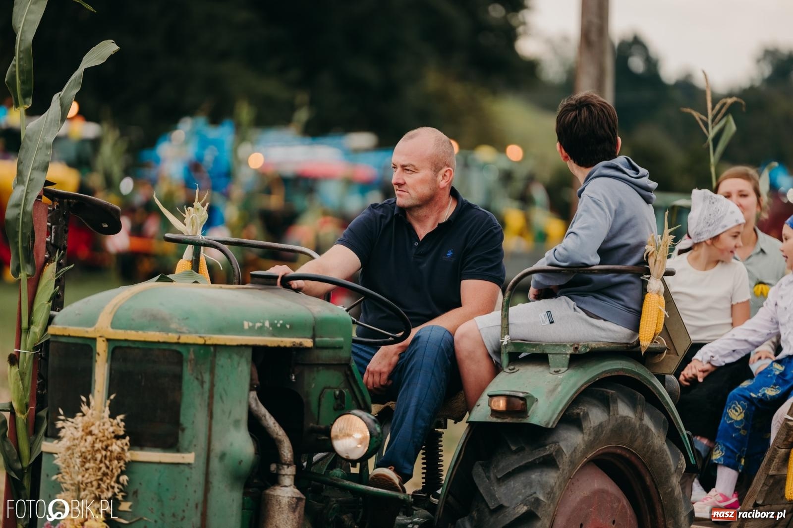 Zdjęcie w galerii na portalu naszraciborz.pl: Dożynki gminy Rudnik w Ponięcicach - korowód i otwarcie świetlicy wiadomości z regionu