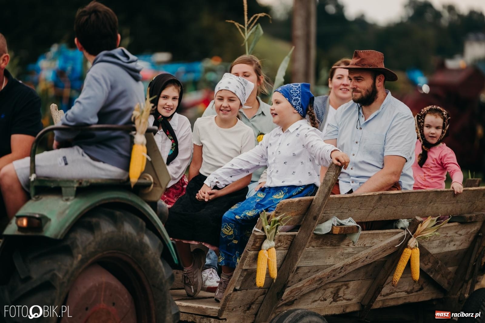 Zdjęcie w galerii na portalu naszraciborz.pl: Dożynki gminy Rudnik w Ponięcicach - korowód i otwarcie świetlicy wiadomości z regionu