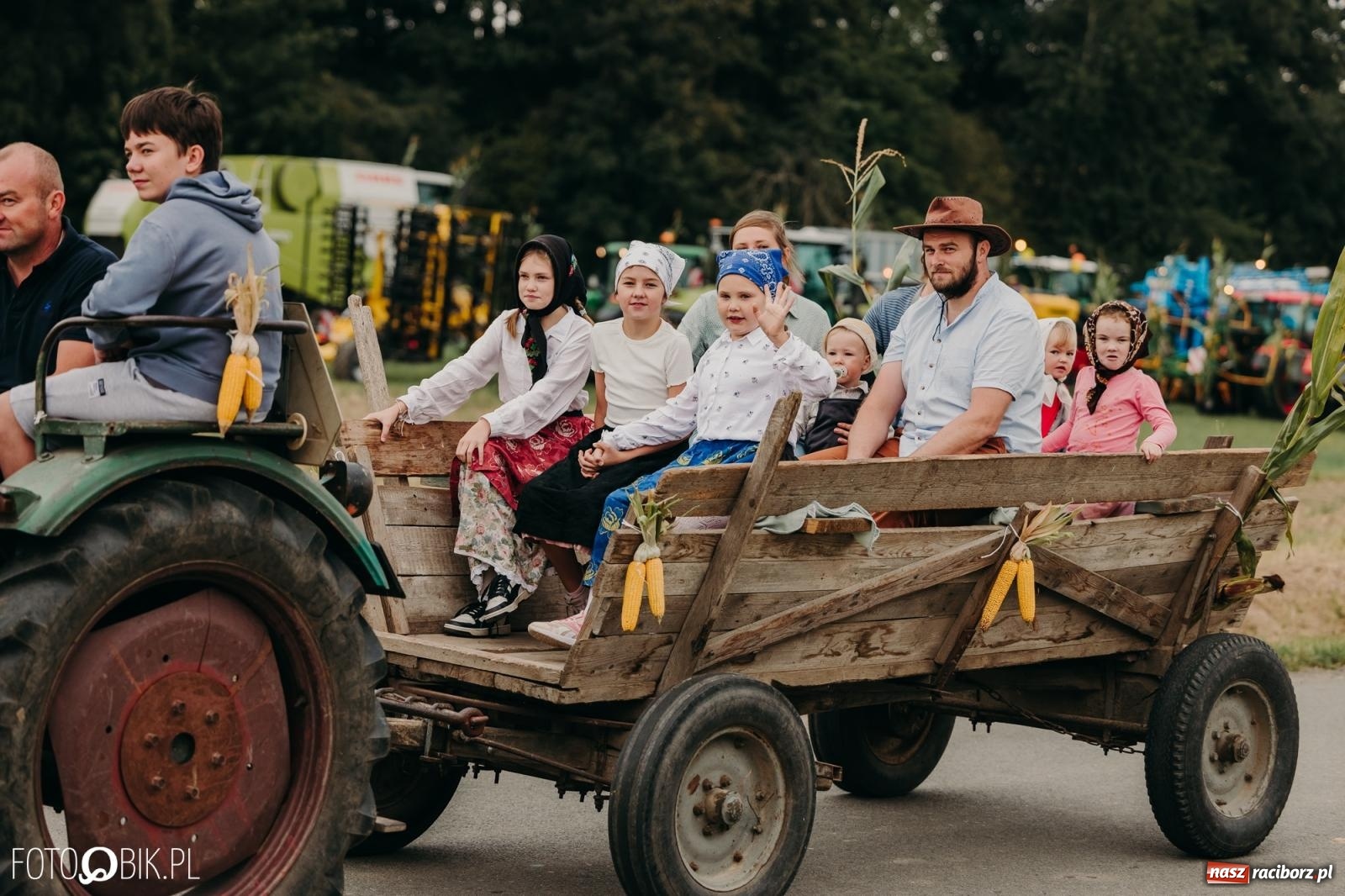 Zdjęcie w galerii na portalu naszraciborz.pl: Dożynki gminy Rudnik w Ponięcicach - korowód i otwarcie świetlicy wiadomości z regionu