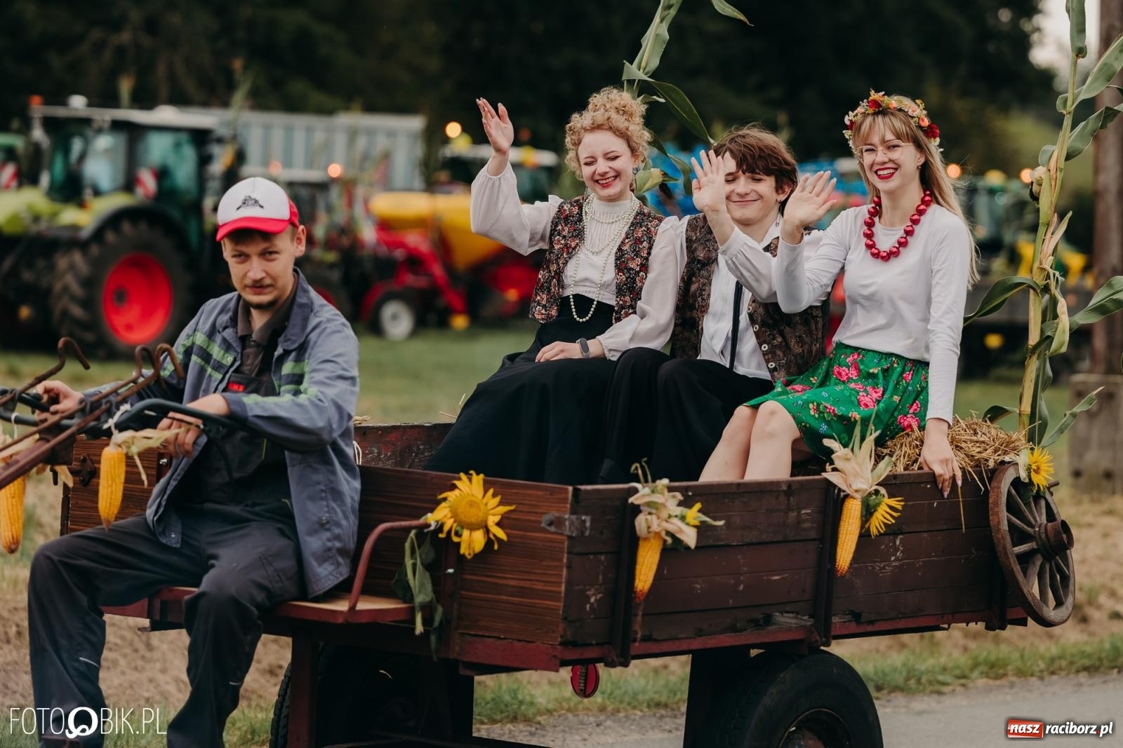 Zdjęcie w galerii na portalu naszraciborz.pl: Dożynki gminy Rudnik w Ponięcicach - korowód i otwarcie świetlicy wiadomości z regionu