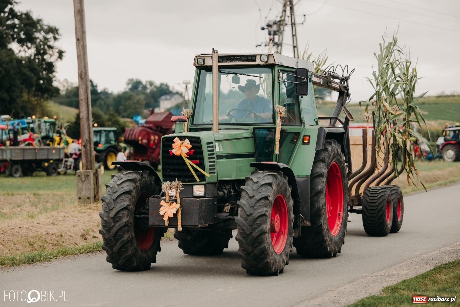 Zdjęcie w galerii na portalu naszraciborz.pl: Dożynki gminy Rudnik w Ponięcicach - korowód i otwarcie świetlicy wiadomości z regionu