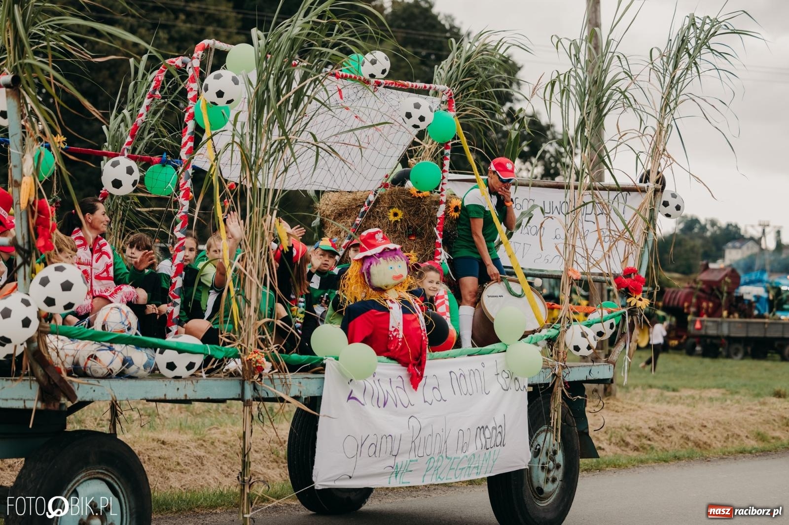 Zdjęcie w galerii na portalu naszraciborz.pl: Dożynki gminy Rudnik w Ponięcicach - korowód i otwarcie świetlicy wiadomości z regionu