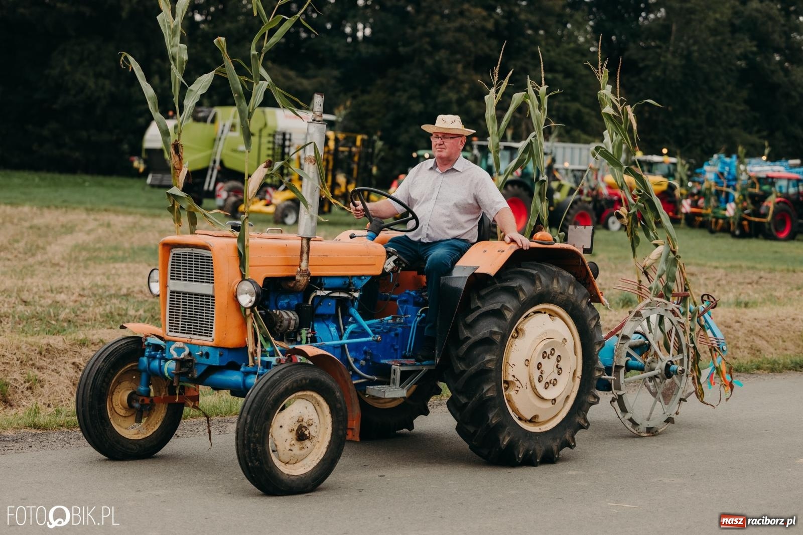 Zdjęcie w galerii na portalu naszraciborz.pl: Dożynki gminy Rudnik w Ponięcicach - korowód i otwarcie świetlicy wiadomości z regionu