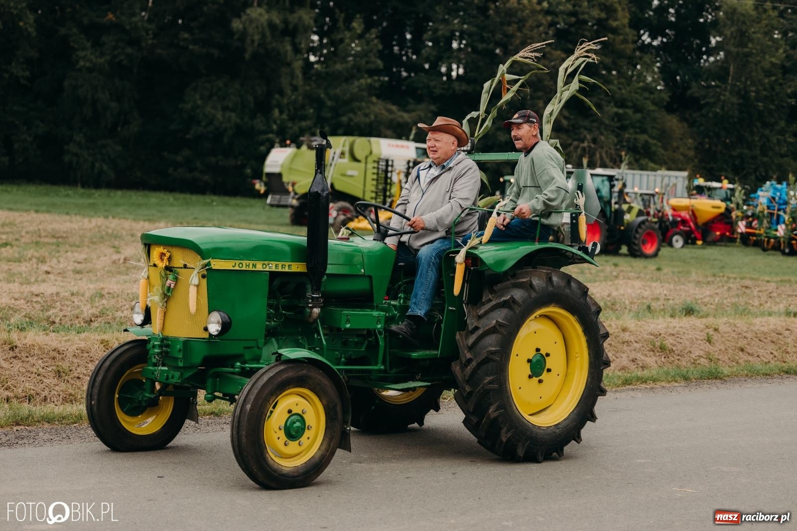 Zdjęcie w galerii na portalu naszraciborz.pl: Dożynki gminy Rudnik w Ponięcicach - korowód i otwarcie świetlicy wiadomości z regionu