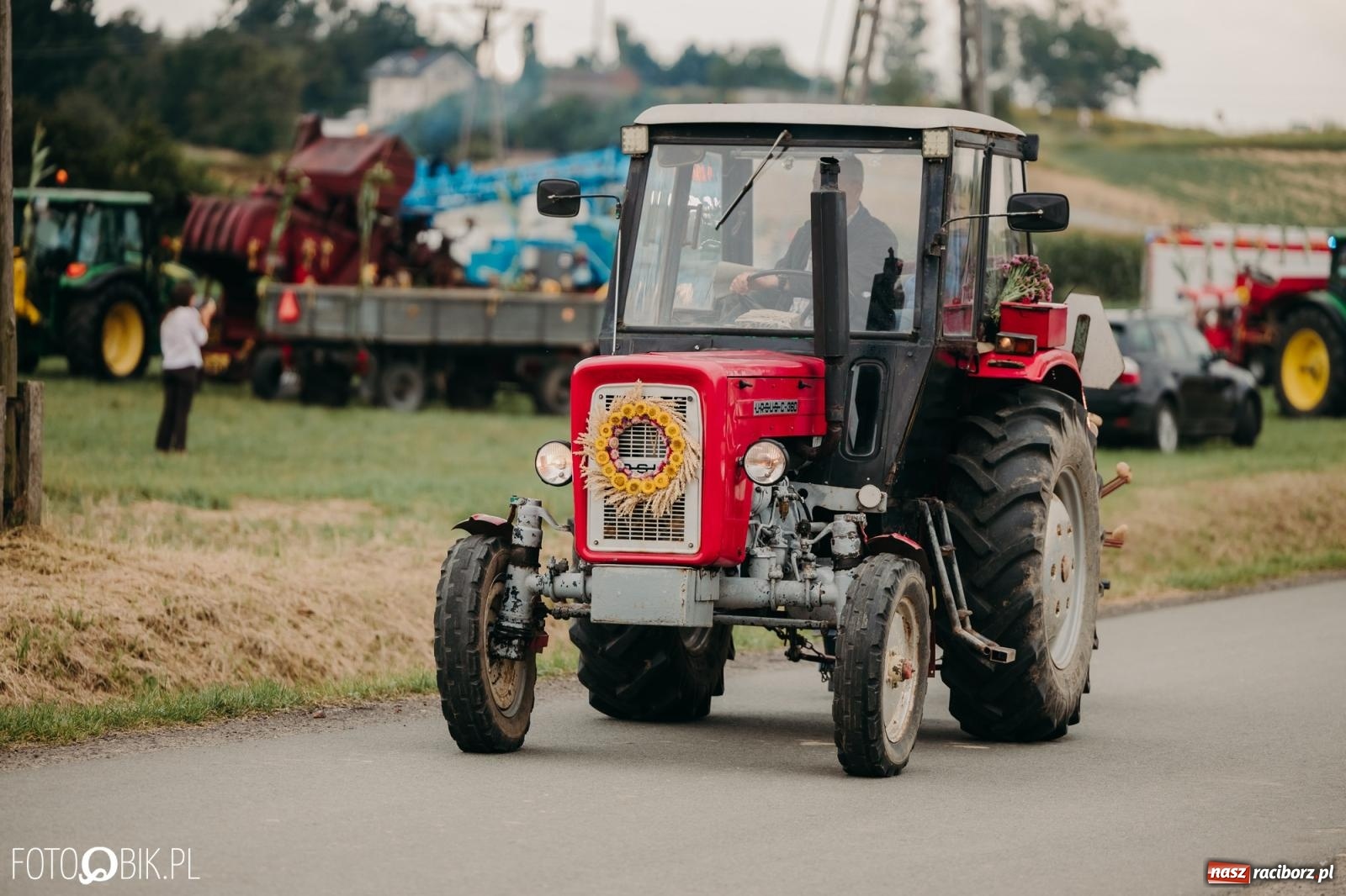 Zdjęcie w galerii na portalu naszraciborz.pl: Dożynki gminy Rudnik w Ponięcicach - korowód i otwarcie świetlicy wiadomości z regionu