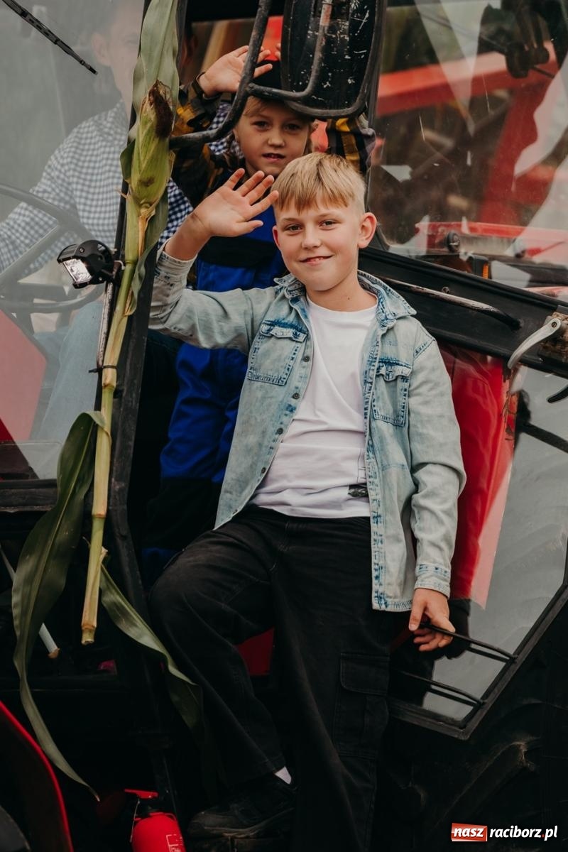 Zdjęcie w galerii na portalu naszraciborz.pl: Dożynki gminy Rudnik w Ponięcicach - korowód i otwarcie świetlicy wiadomości z regionu