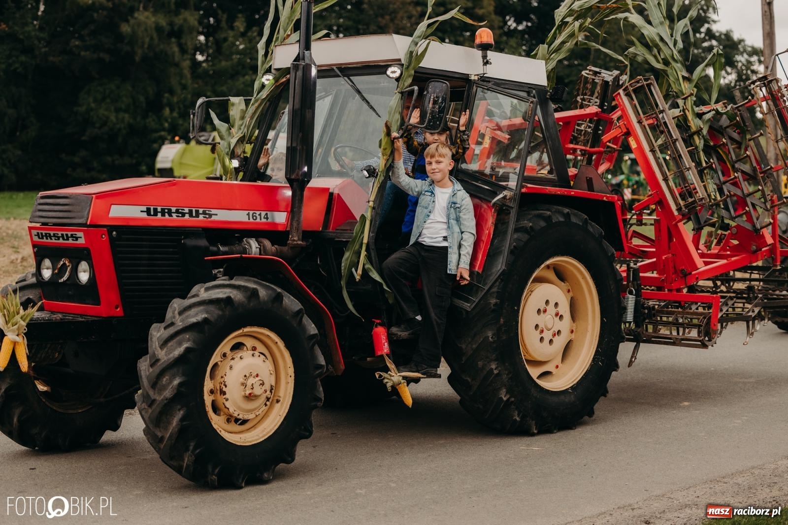 Zdjęcie w galerii na portalu naszraciborz.pl: Dożynki gminy Rudnik w Ponięcicach - korowód i otwarcie świetlicy wiadomości z regionu